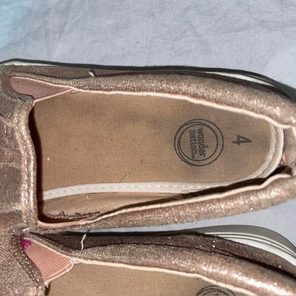 Wonder Nation big girls size 4 rose gold metallic slip on sneakers - Picture 5 of 5
